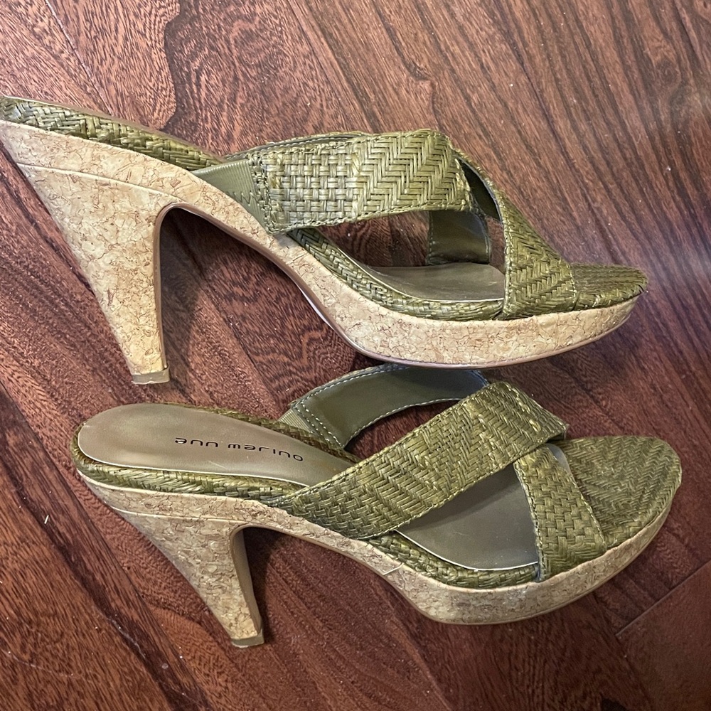 Ann Marino Raffia 9M Heel Sandals like new no box